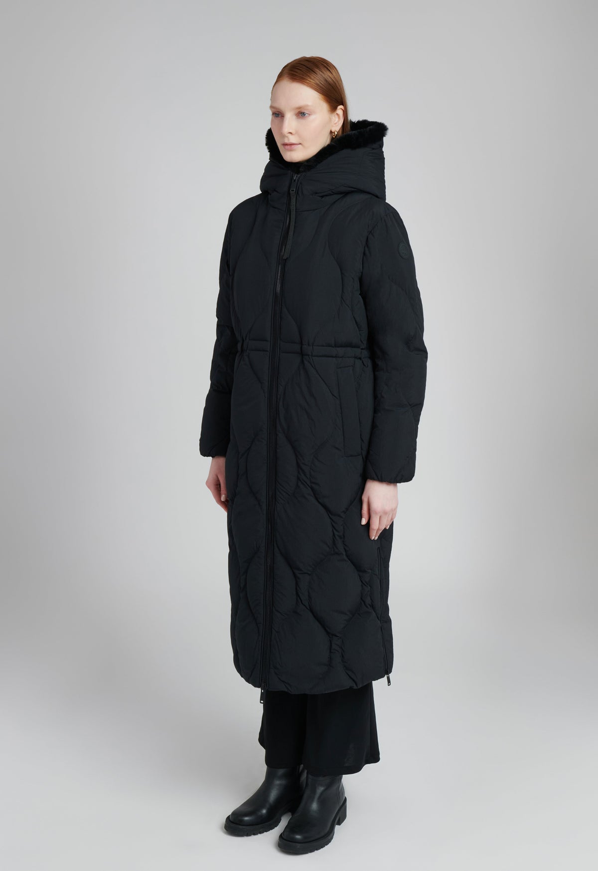 sustainable down maxi quilted puffer coat in black
