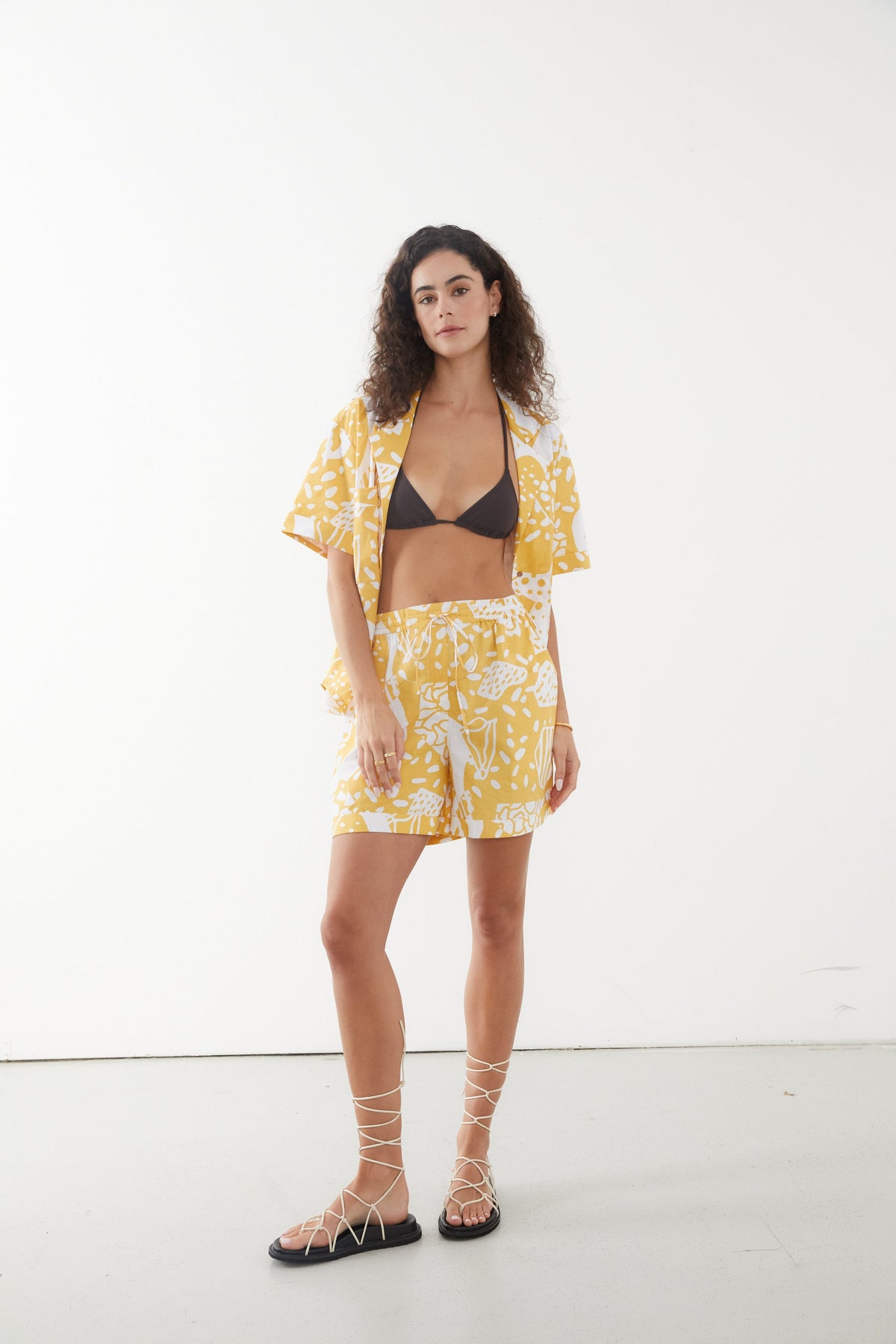yellow and white summer printed elastic shorts with matching shirt