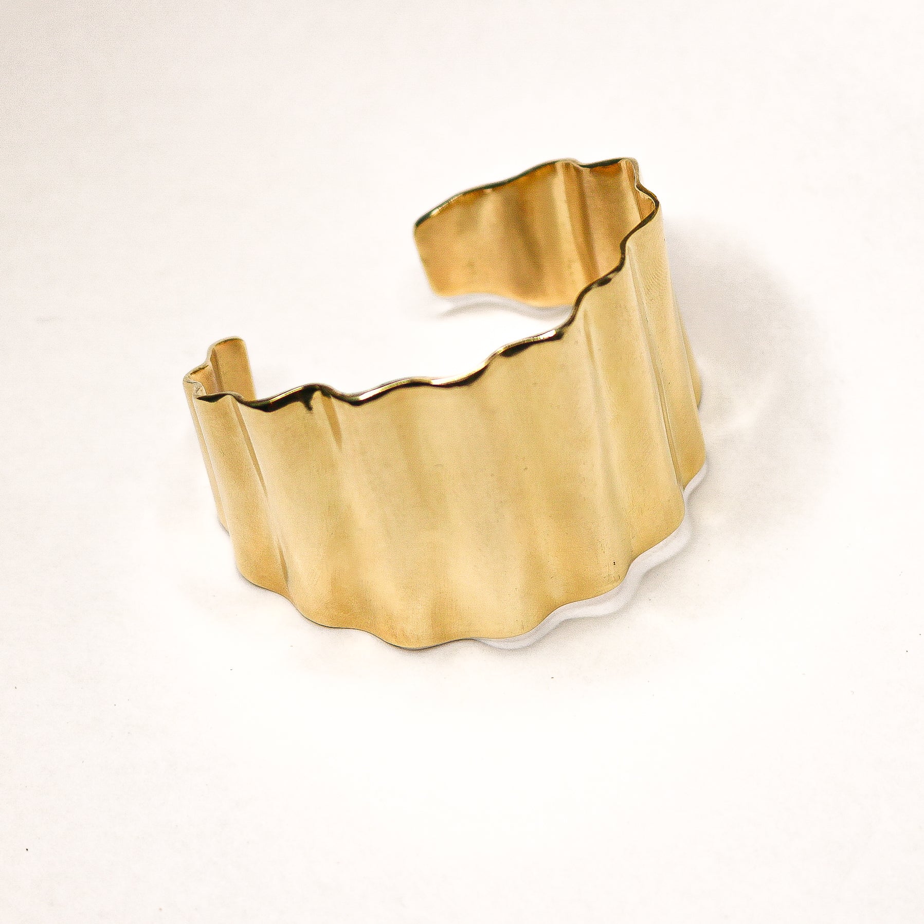 ridged detail gold cuff bracelet