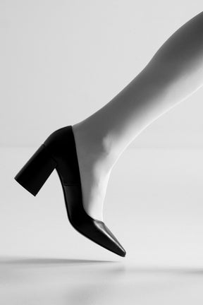 pointed toe black leather pumps made in italy