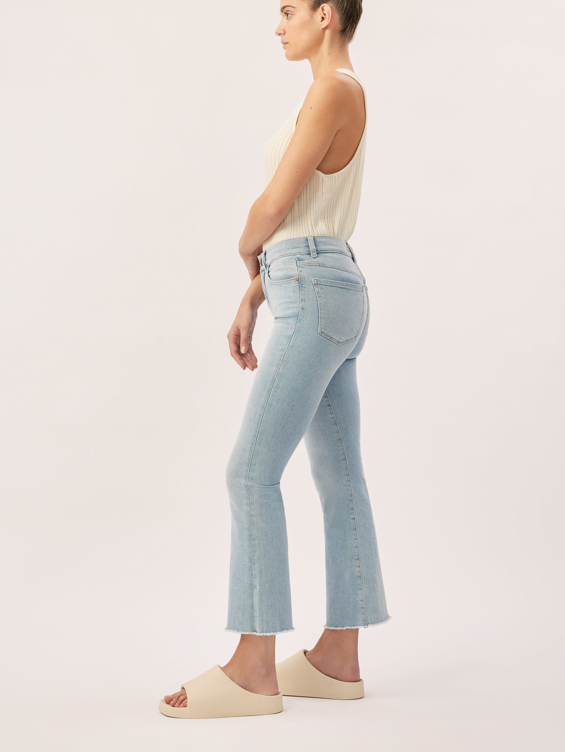 high rise fitted cropped light wash jeans