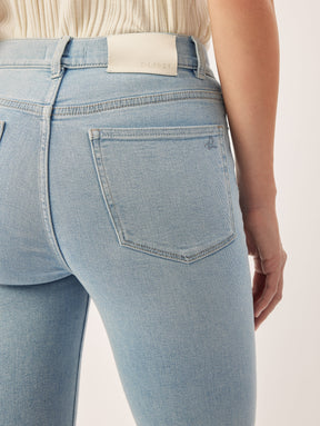 light wash high waisted fitted cropped jeans