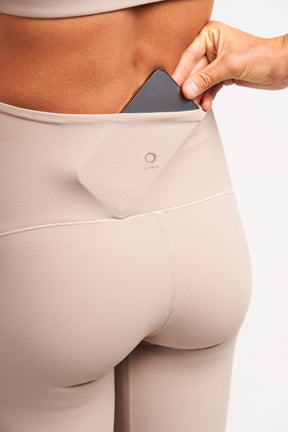 sustainable athletic leggings with back pocket