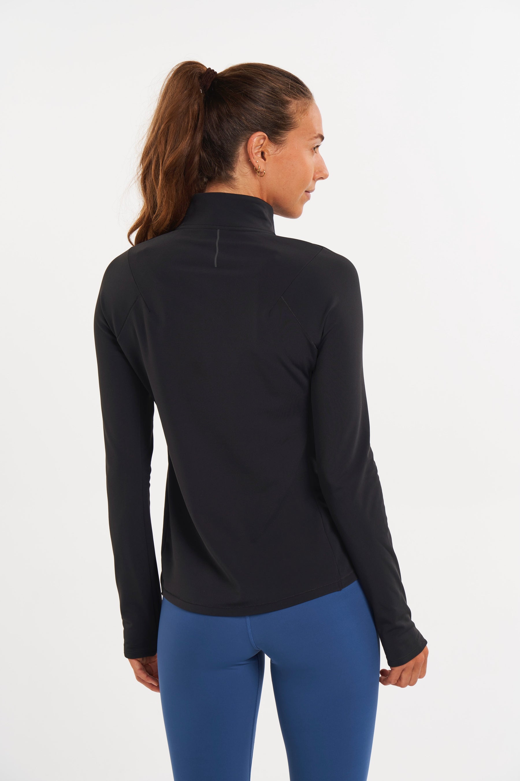 back view of athletic long sleeve top in lava rock (black)