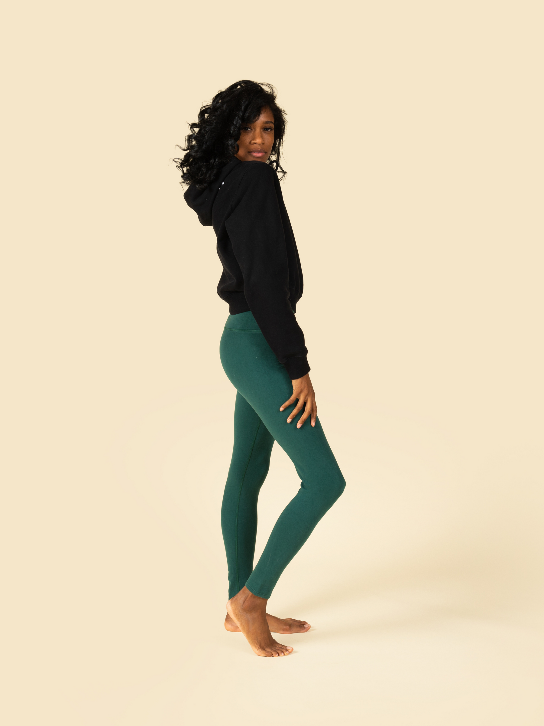 sustainable activewear emerald green leggings for yoga